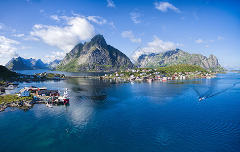 lofoten 宝箱钓鱼村庄胜地旅行峡湾旅游港口风景全景山脉图片