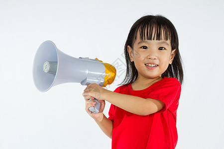 亚裔中国小女孩手持扩音器孩子女孩青年广告童年嗓音扬声器公告喇叭注意力图片