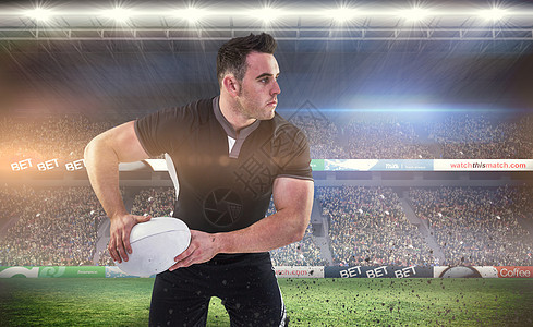 橄榄球选手投球的复合图像竞技场男人体育场运动员播放器运动专注球衣聚光灯竞赛图片