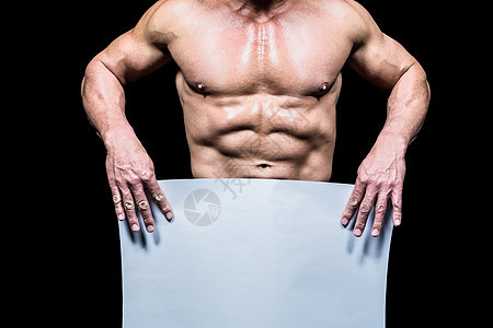 持有白空白纸的肌肉人中心部背景图片