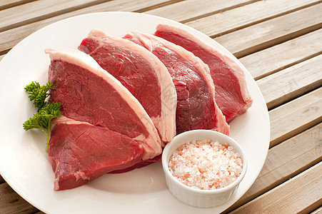 4个未烹调的苏食牛肉牛排背景图片