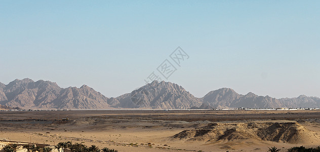 埃及沙漠和日光中神秘的天空速度石头天气植物沙丘绿色旅游风景旅行风暴图片