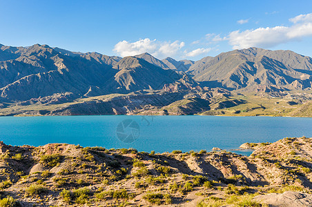 阿根廷门多萨大坝旅行蓝色海浪活力绿色场地水库荒野风景天空图片