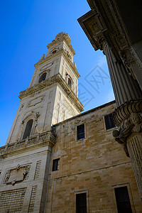 莱切的Duomo广场古董大教堂宗教纪念碑旅游钟楼建筑学游客风格教会图片