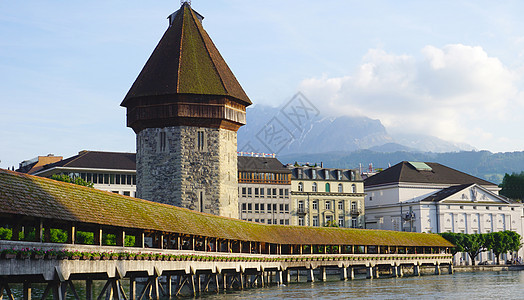 卢塞恩历史木制教堂大桥的景象图片
