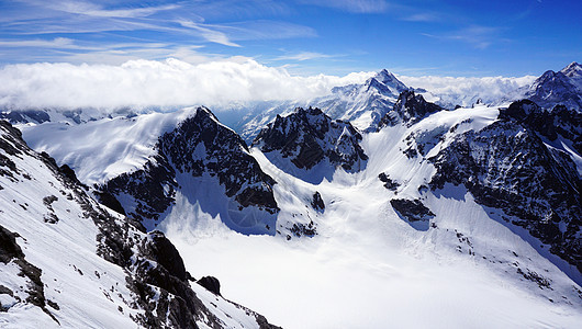 蒂特利斯河谷雪山雾图片