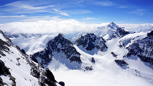 蒂特里斯河谷雪山的风景图片