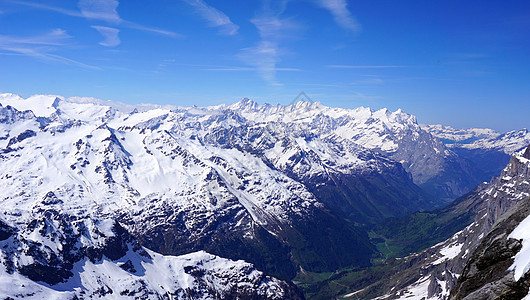 蒂特利斯雪山山谷景观图片