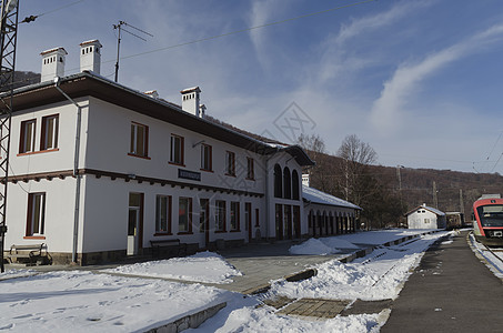 翻新旧铁路站和入口处的观景设备窗户小路运输火车建筑古董旅行建筑学平台商业图片