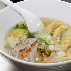 薄煎烤鸭肉饼汤用餐美食餐厅对虾午餐款待课程主菜小吃叶子图片