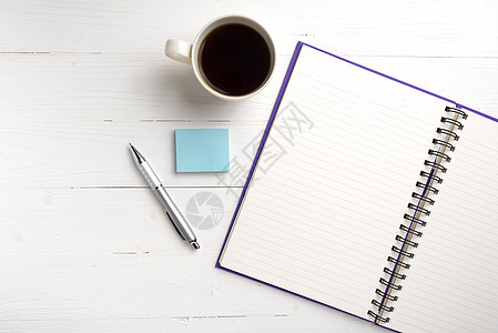 笔纸和咖啡杯商业日记白色工作电脑高架桌子记事本笔记杯子图片