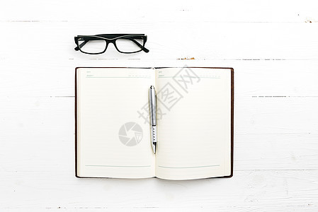 用笔打开笔记本喷泉办公室文档眼镜笔记日记教育白色工作商业图片