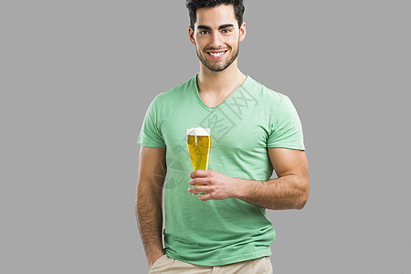 年轻人喝啤酒派对玻璃绿色啤酒胡须酒精快乐男性微笑饮料图片