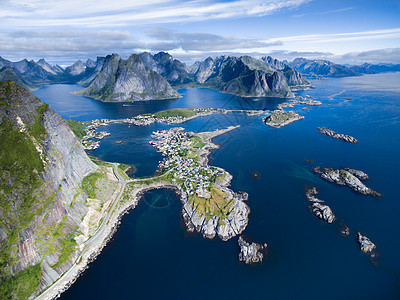 挪威的Reine胜地山脉大豆村庄旅游海岸风景高度峡湾岛屿图片