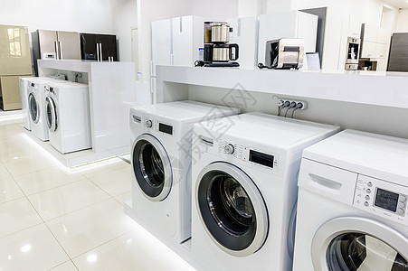 商店中的家用电器白色洗涤设备冰箱购物中心洗衣店打扫器具销售机器图片