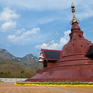 苏南塔瓦拉拉姆寺的红褐塔信仰宗教寺庙佛塔公园旅行冥想森林图片