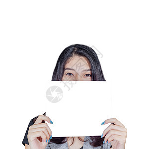 女商务人士在嘴唇前拿着白卡 并附上副本快乐成人黑发信用折扣金融女性女孩身份工作室图片