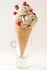 甜锥中斯特拉恰特拉冰淇淋图片