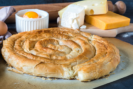 希腊自制奶酪派糕点美食山羊面团小麦馅饼食物面粉盘子图片