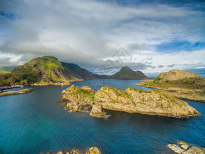 lofoten 宝箱岩石风景港口胜地村庄全景航班山脉岛屿旅游图片