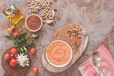 红扁豆汤 与奇peas和Quinoa生活桌子乡村豆类蔬菜奶油草本植物营养饮食美食图片