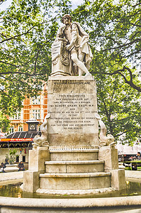 伦敦莱斯特广场威廉莎士比亚雕像图片