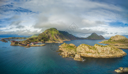 在 Lofoten 上的 Mortsund岛屿山脉港口胜地旅游航班岩石村庄全景风景图片