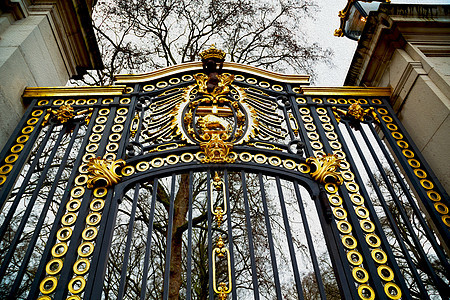 在英格兰的隆登 旧金属大门皇宫女王入口框架金子王国街道城堡警卫旅行雕塑图片