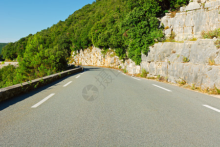 阿尔卑斯山公路国家环境蓝色裂缝岩石峡谷航程村庄顶峰旅行图片