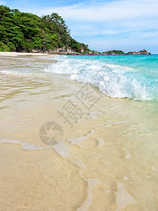 泰国西米兰国家公园的海滩和海浪风景海洋蓝色泡沫假期冲浪景点旅行支撑热带图片