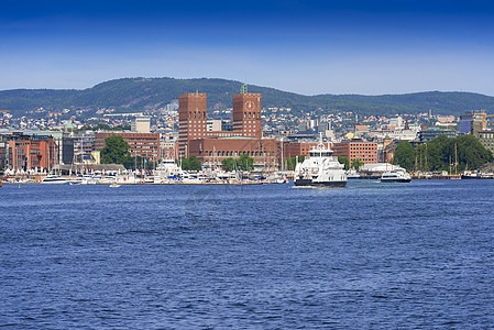 挪威奥斯陆Radhuset观点首都天际渡船城堡市政港口城市码头建筑历史图片