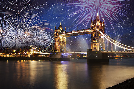 配有烟火的塔台桥 在联合王国伦敦庆祝新年游戏蓝色花岗岩焰火建筑学石头纪念碑首都吸引力历史图片