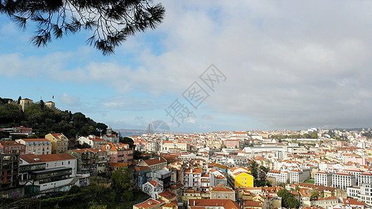 在首都葡萄牙首都里斯本上空的观景旅行堡垒游客房屋家园天际城市景观广场历史性图片