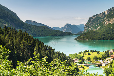 摩尔维诺湖 意大利最美丽的湖泊天空公园晴天全景旅行天堂蓝色山谷山脉景观图片