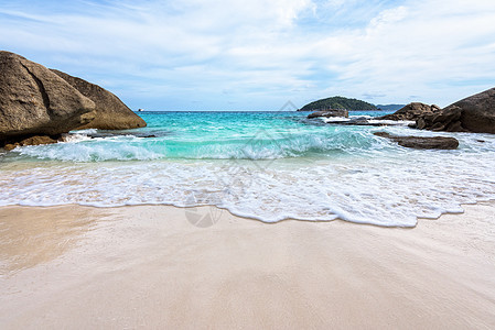 泰国夏季沙滩支撑旅游蓝色岩石海岸假期海景天空海浪风景图片