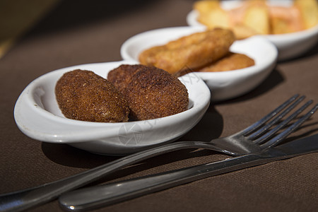 西班牙语塔帕斯语土豆餐厅食物盘子勇敢者午餐馅饼美食图片
