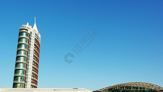 葡萄牙里斯本一栋现代大楼的详情晴天购物艺术蓝色雕像溶胶伽马天空国家公园图片