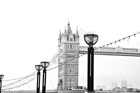 英国古桥和云天的隆登塔地标首都建筑英语蓝色旅行纪念碑城市游客旅游图片