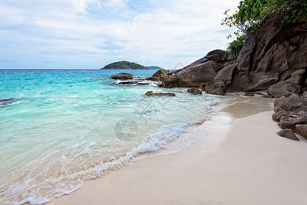 泰国小海滩风景海浪天空支撑热带旅游冲浪石头海景海岸线图片