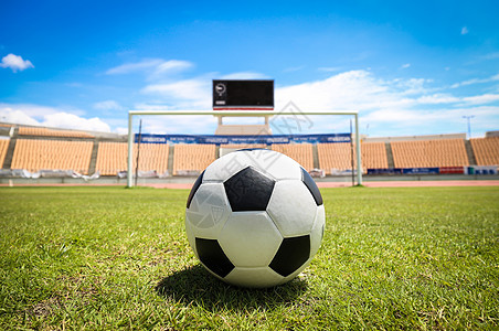 足球在球门前白色游戏运动锦标赛操场中心草地黑色圆圈乐趣图片