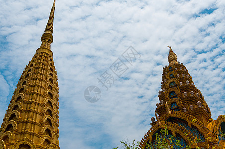 金顶神庙 美丽的蓝云天空前的金顶天殿建筑学天空寺庙雕塑神社旅行金子宝塔雕像佛教徒图片