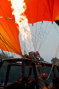 热气球机组起火图片