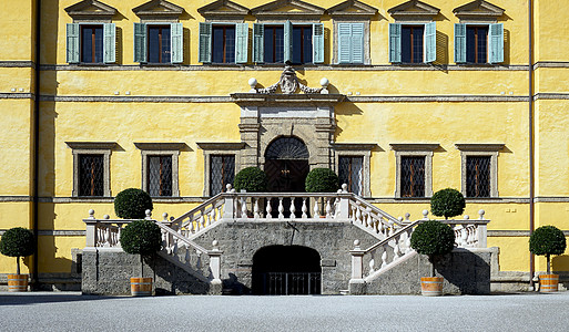 Hellbrunn宫殿入口和楼梯图片