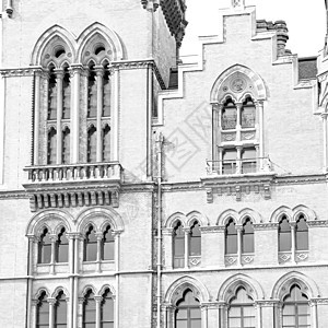 伦登英国窗户和砖瓦外墙的旧建筑城市十字棕褐色框架服务假期办公室旅行国王文化图片