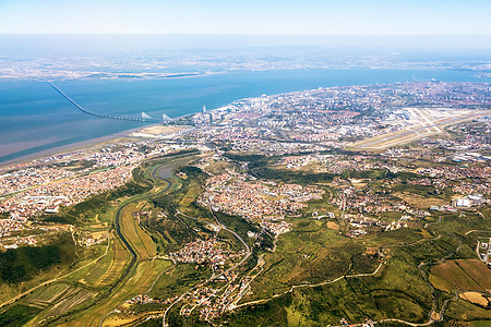 在里斯本上空查看  空中浏览天线城市机场建筑学航空飞机场跑道航班空气照片图片