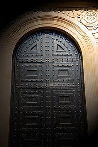 在隆登古董棕色门 生锈的铜钉和灯光钥匙入口房子艺术框架建筑指甲金属谷仓木头图片