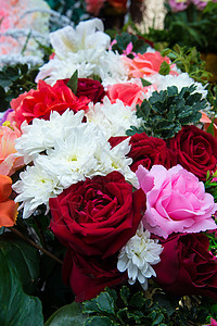 人工花花礼物叶子婚礼红色花朵花瓶玫瑰植物塑料花束图片