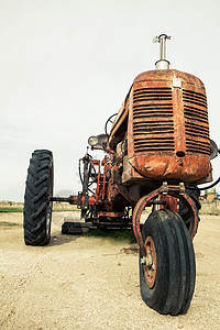 旧拖拉机风化农民国家工作植物农场灰尘生产场地机器图片
