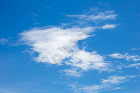 蓝蓝天空背景 有波云天堂柔软度蓝色天气阳光场景团体海浪气候环境图片