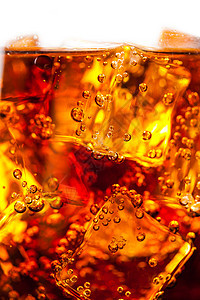 带冰块的可口可乐汽水食物饮料立方体碳化宏观玻璃气泡液体苏打图片